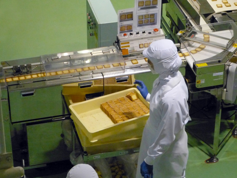 ecommerce-BAUDINARD SUR VERDON-min_japan_sapporo_chocolate_factory_label_packaging_cookie_machine_operator-961505